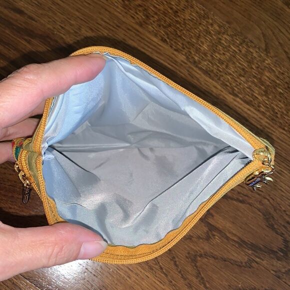 Gold 3 zipper bag made in Thailand - Picture 4 of 7